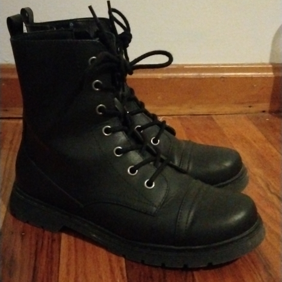 Arizona Jean Company Shoes - I bought them because they are very cute but are to big for me